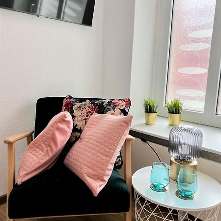Zentrales Apartment Am Hafen Inklusive Netflix! Emden Bagian luar foto